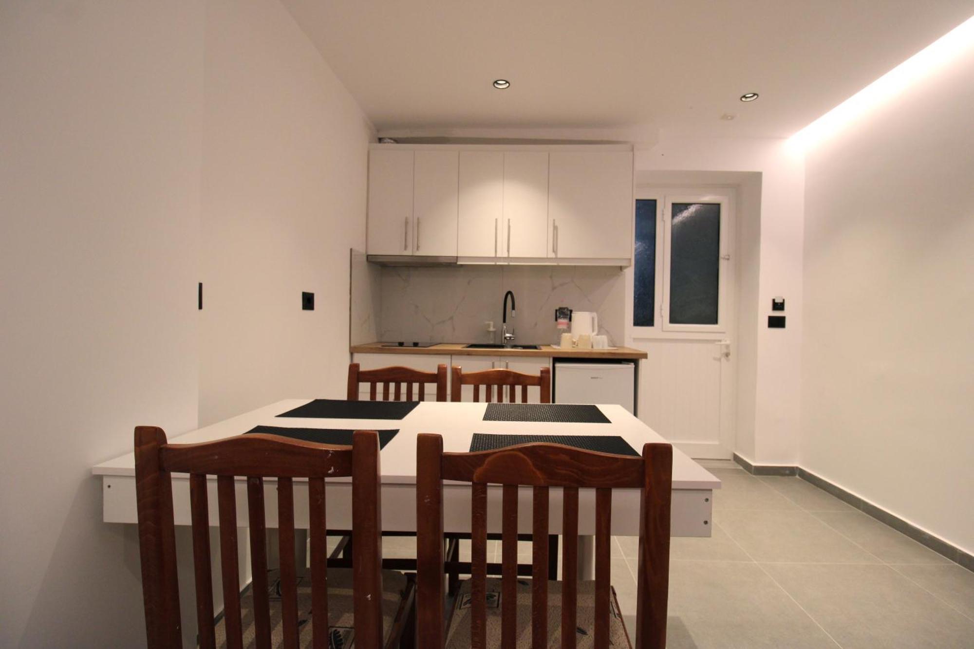 Aparthotel Melina'S Seaside Retreat Ksamil Esterno foto