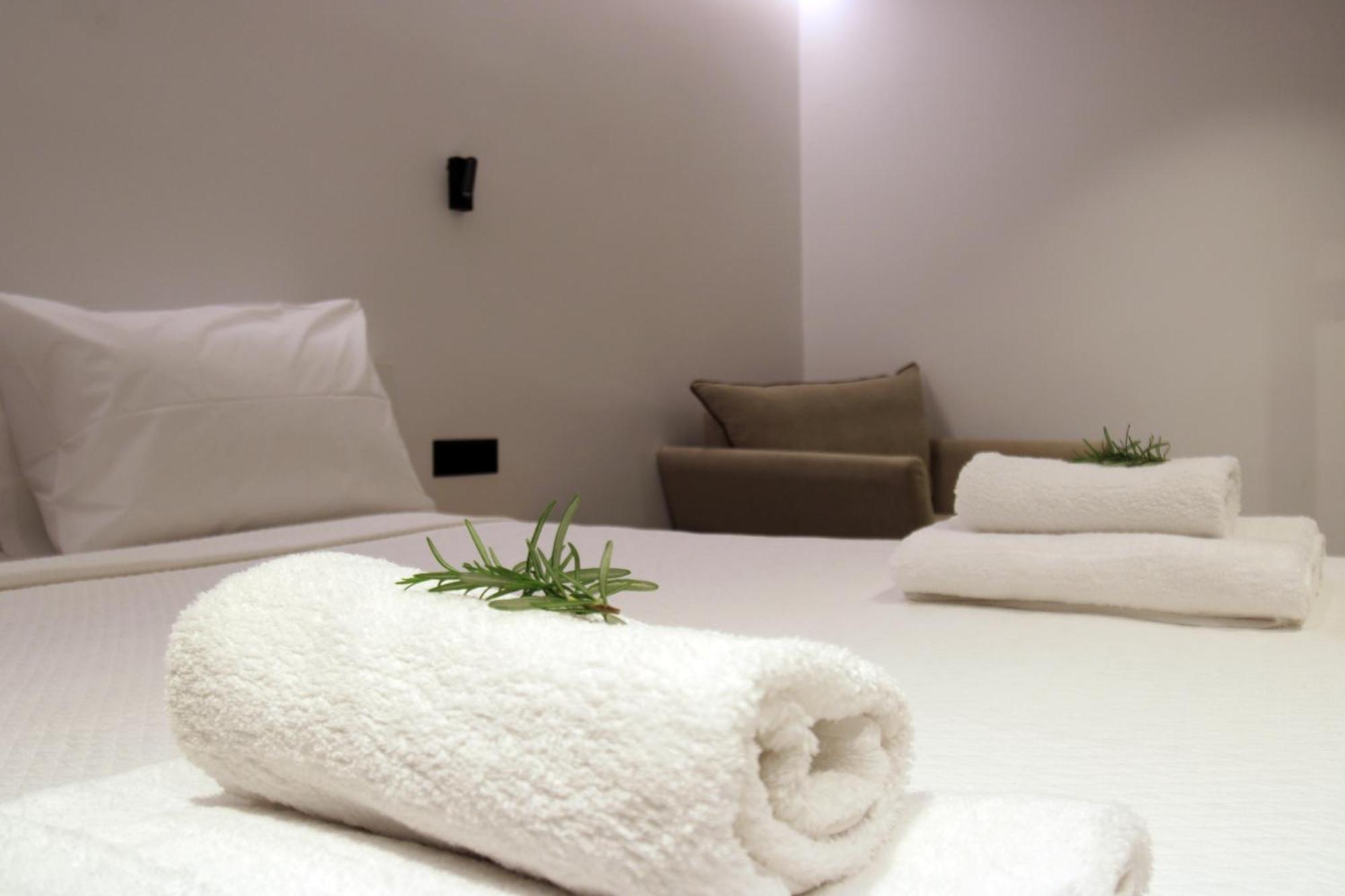 Aparthotel Melina'S Seaside Retreat Ksamil Esterno foto