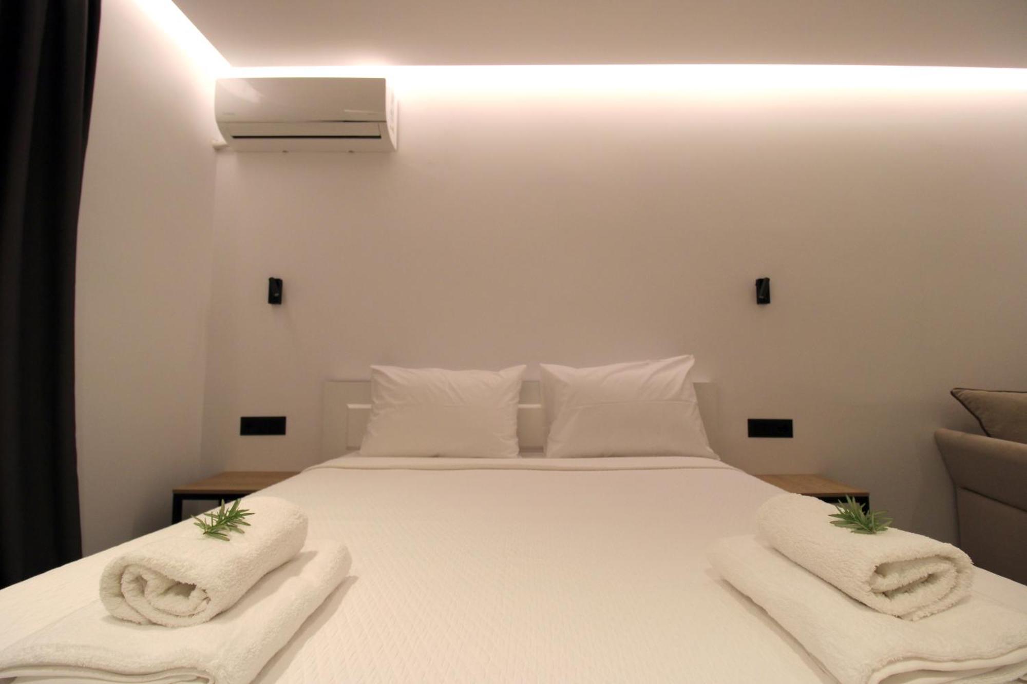 Aparthotel Melina'S Seaside Retreat Ksamil Esterno foto