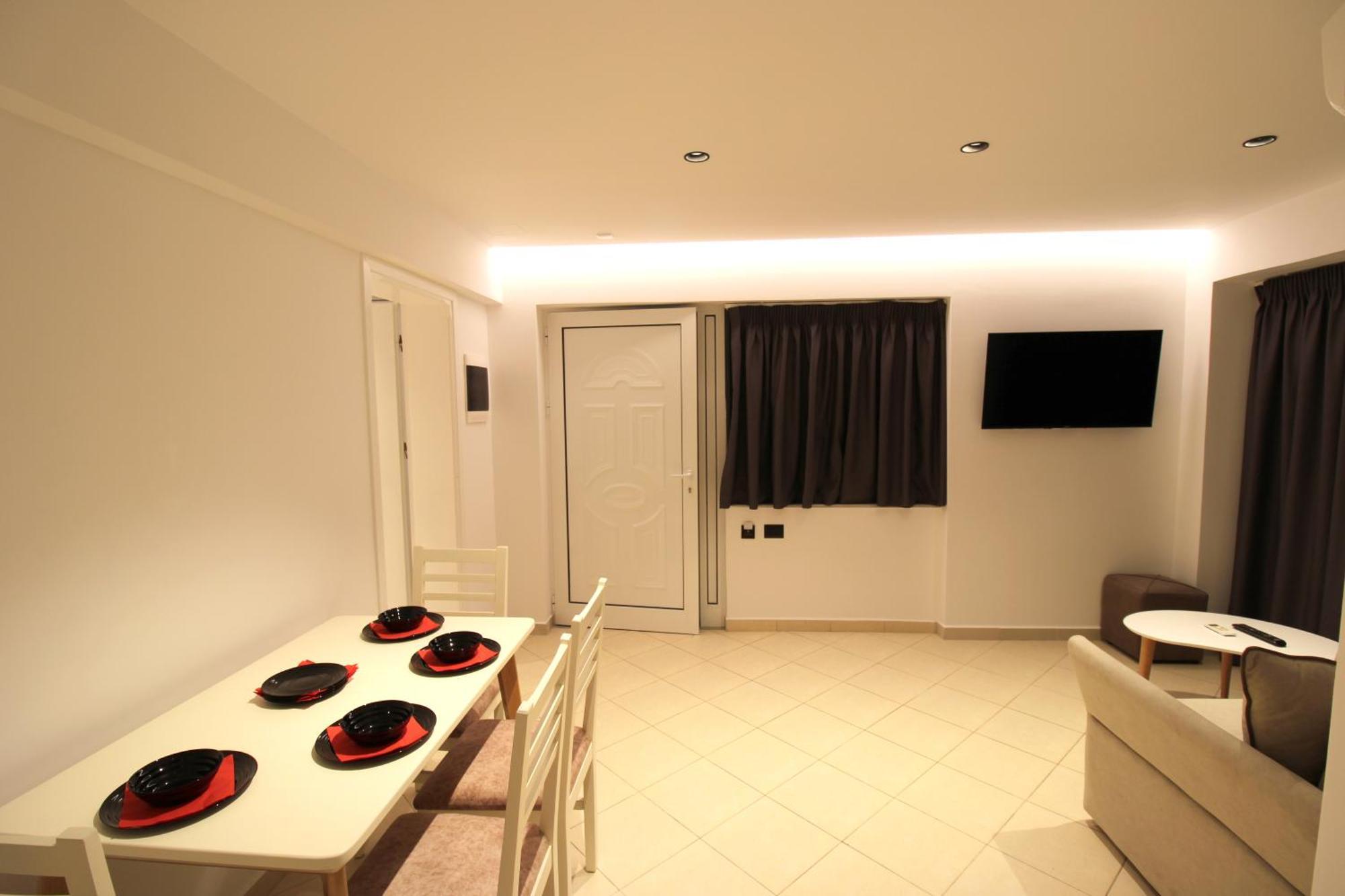 Aparthotel Melina'S Seaside Retreat Ksamil Esterno foto