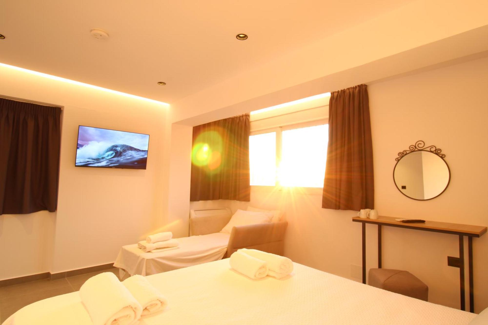 Aparthotel Melina'S Seaside Retreat Ksamil Esterno foto