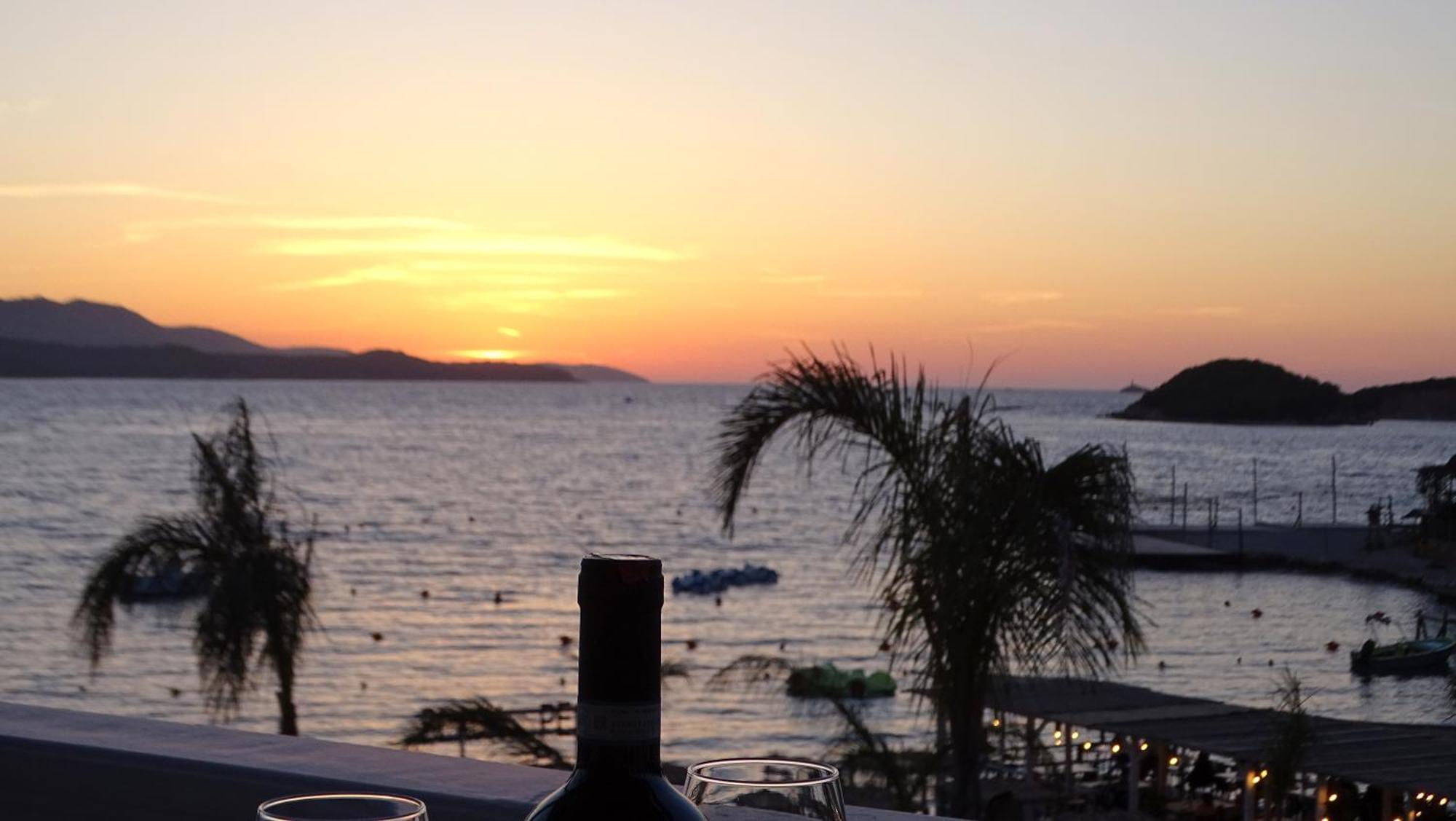 Aparthotel Melina'S Seaside Retreat Ksamil Esterno foto