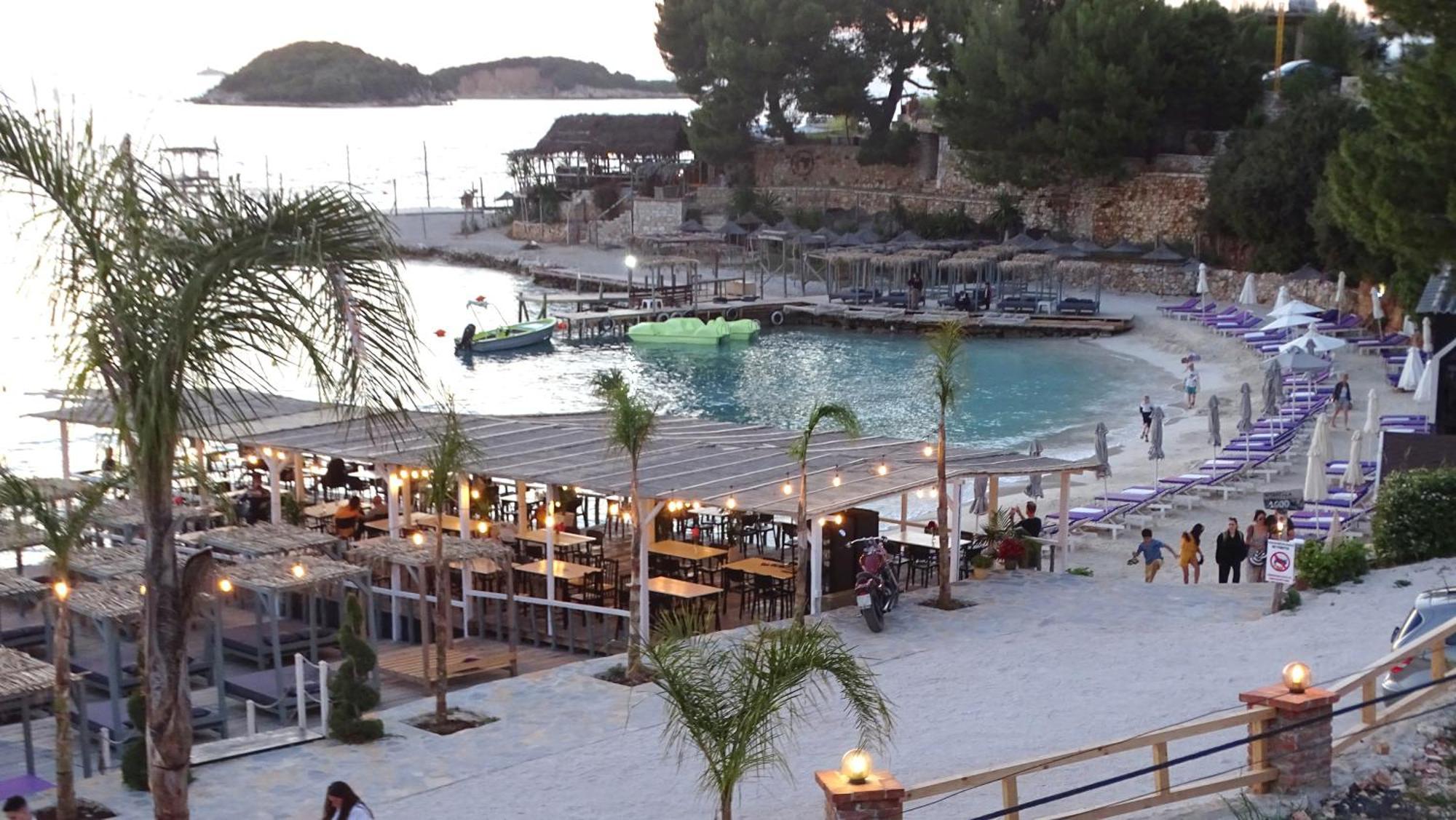 Aparthotel Melina'S Seaside Retreat Ksamil Esterno foto