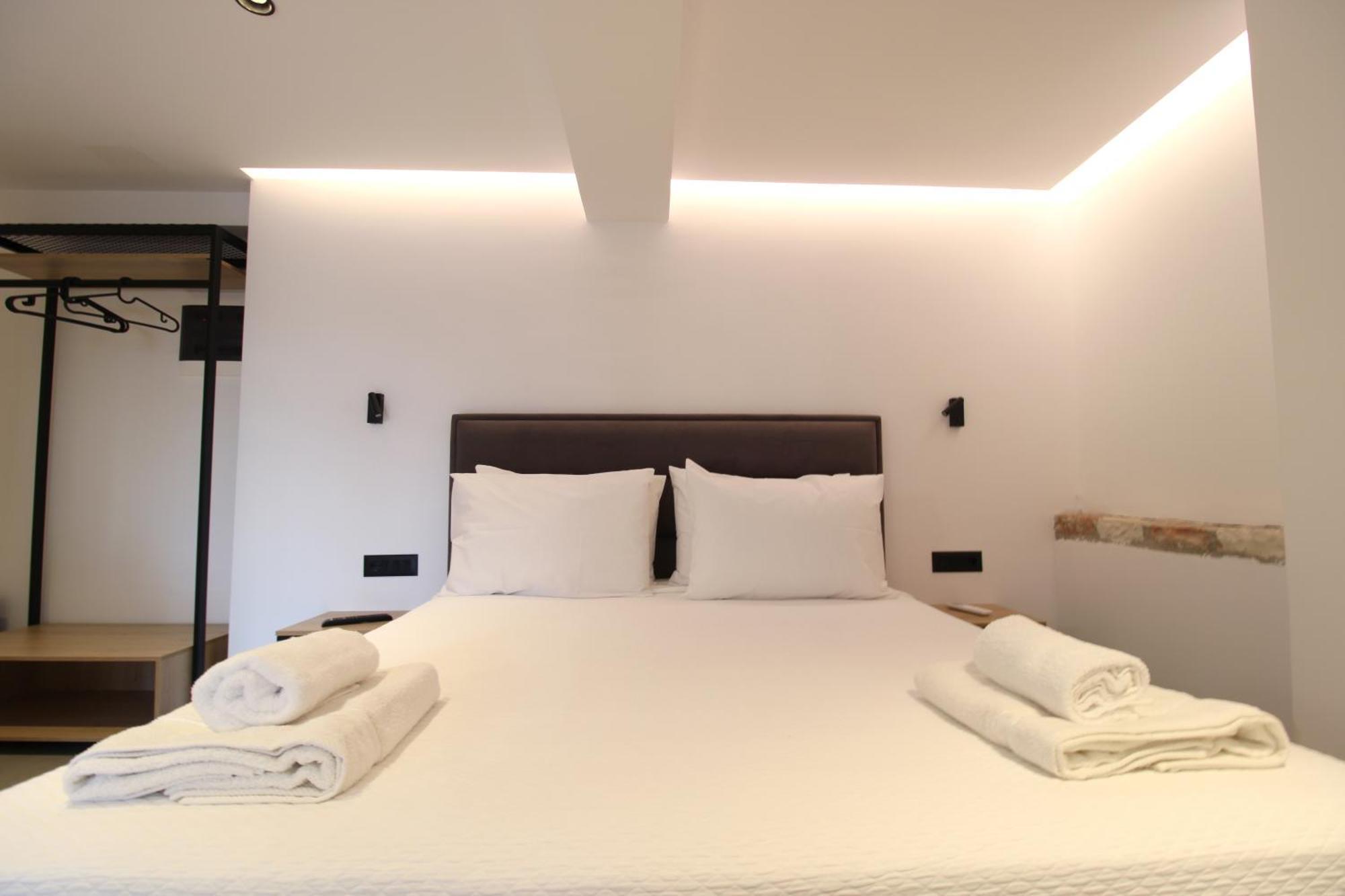 Aparthotel Melina'S Seaside Retreat Ksamil Esterno foto