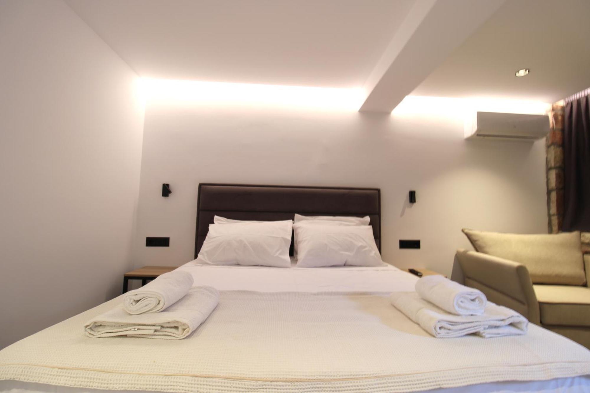 Aparthotel Melina'S Seaside Retreat Ksamil Esterno foto