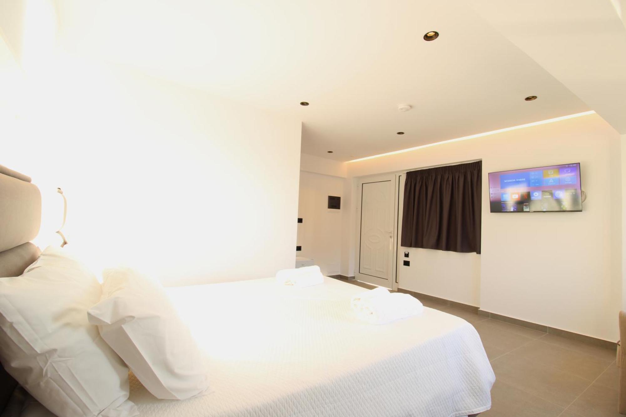 Aparthotel Melina'S Seaside Retreat Ksamil Esterno foto