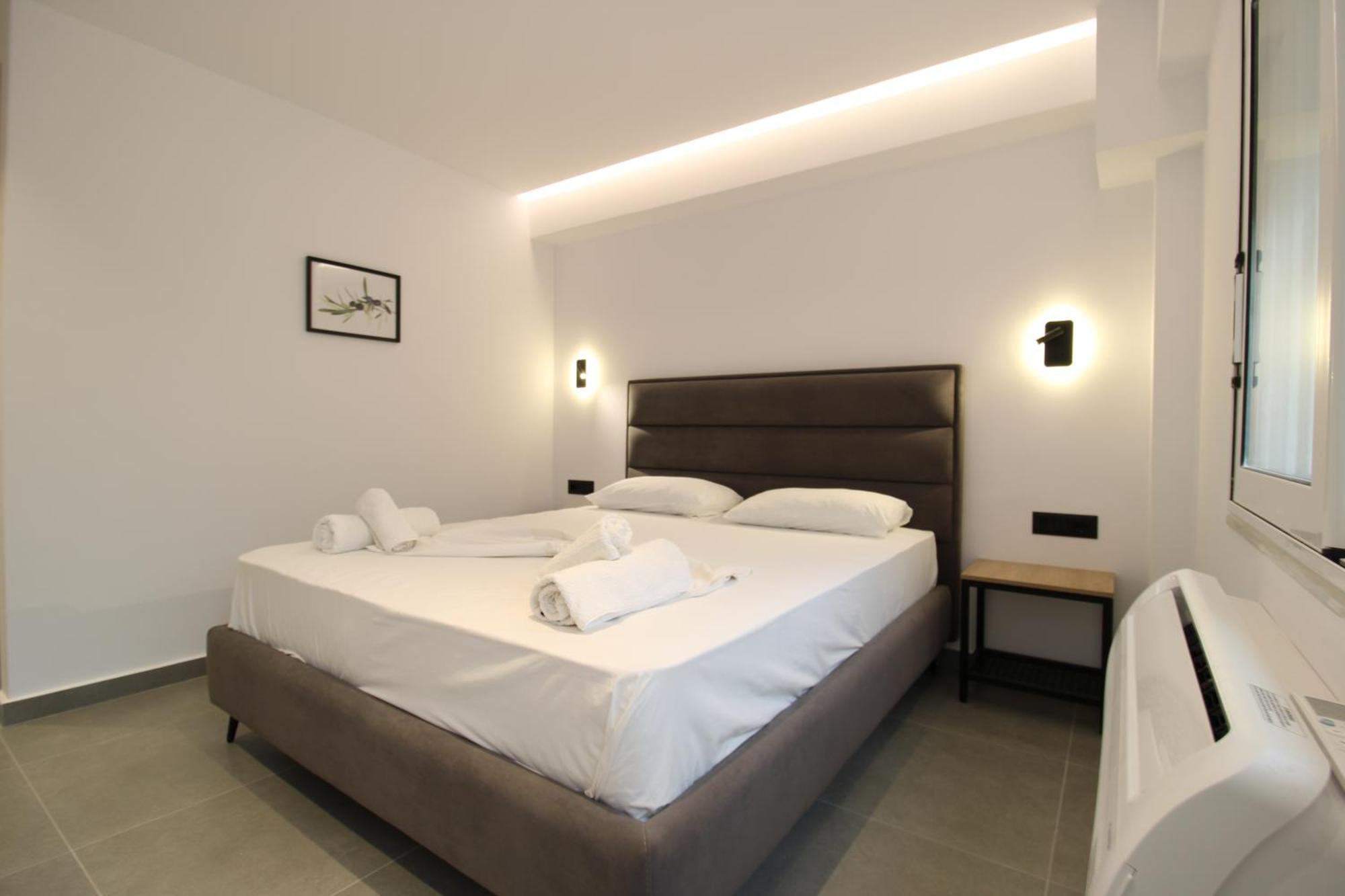 Aparthotel Melina'S Seaside Retreat Ksamil Esterno foto
