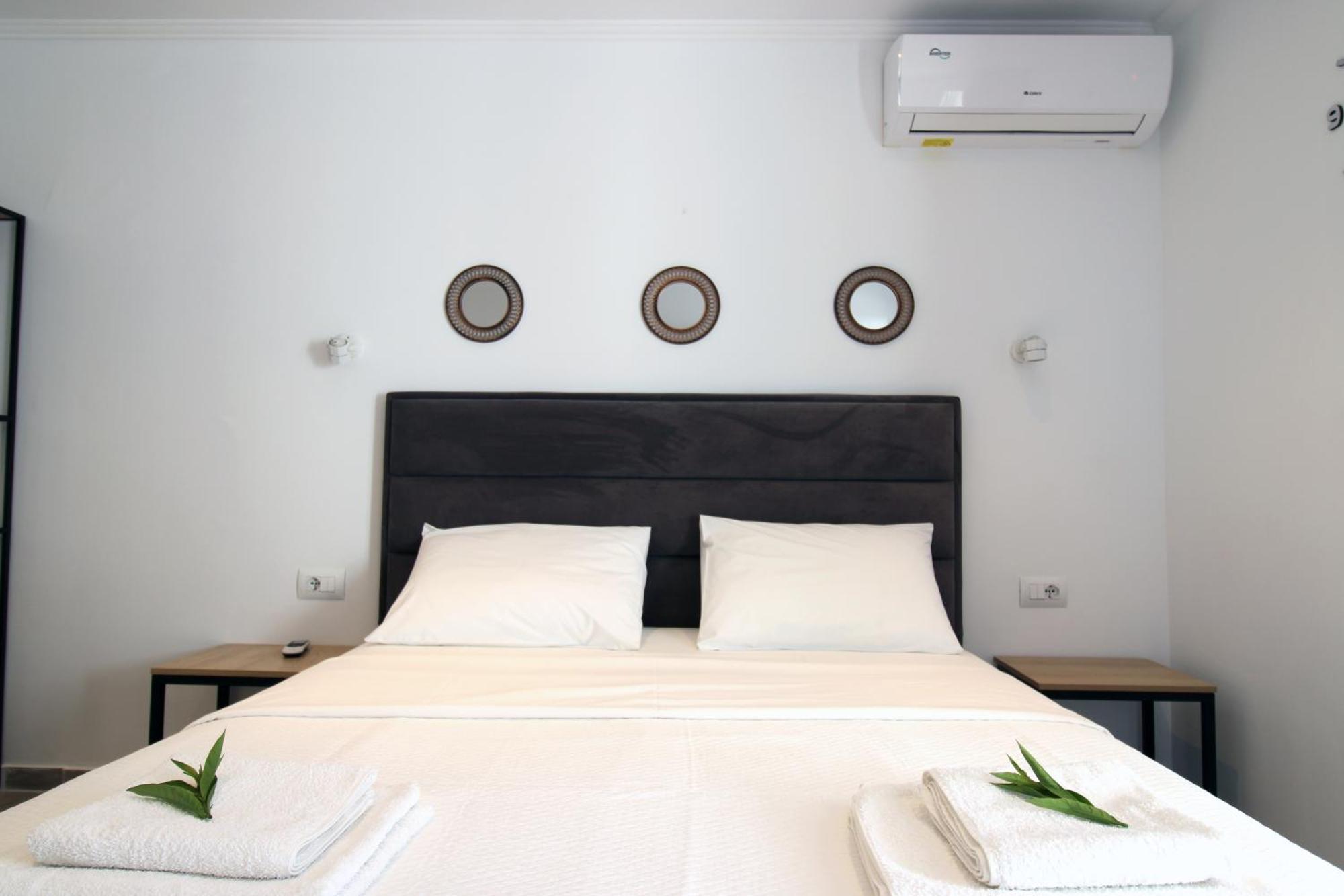 Aparthotel Melina'S Seaside Retreat Ksamil Esterno foto