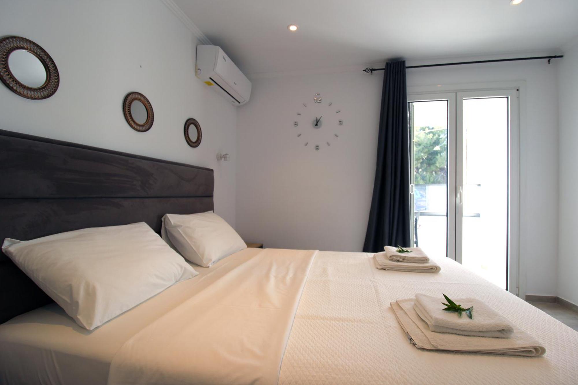 Aparthotel Melina'S Seaside Retreat Ksamil Esterno foto