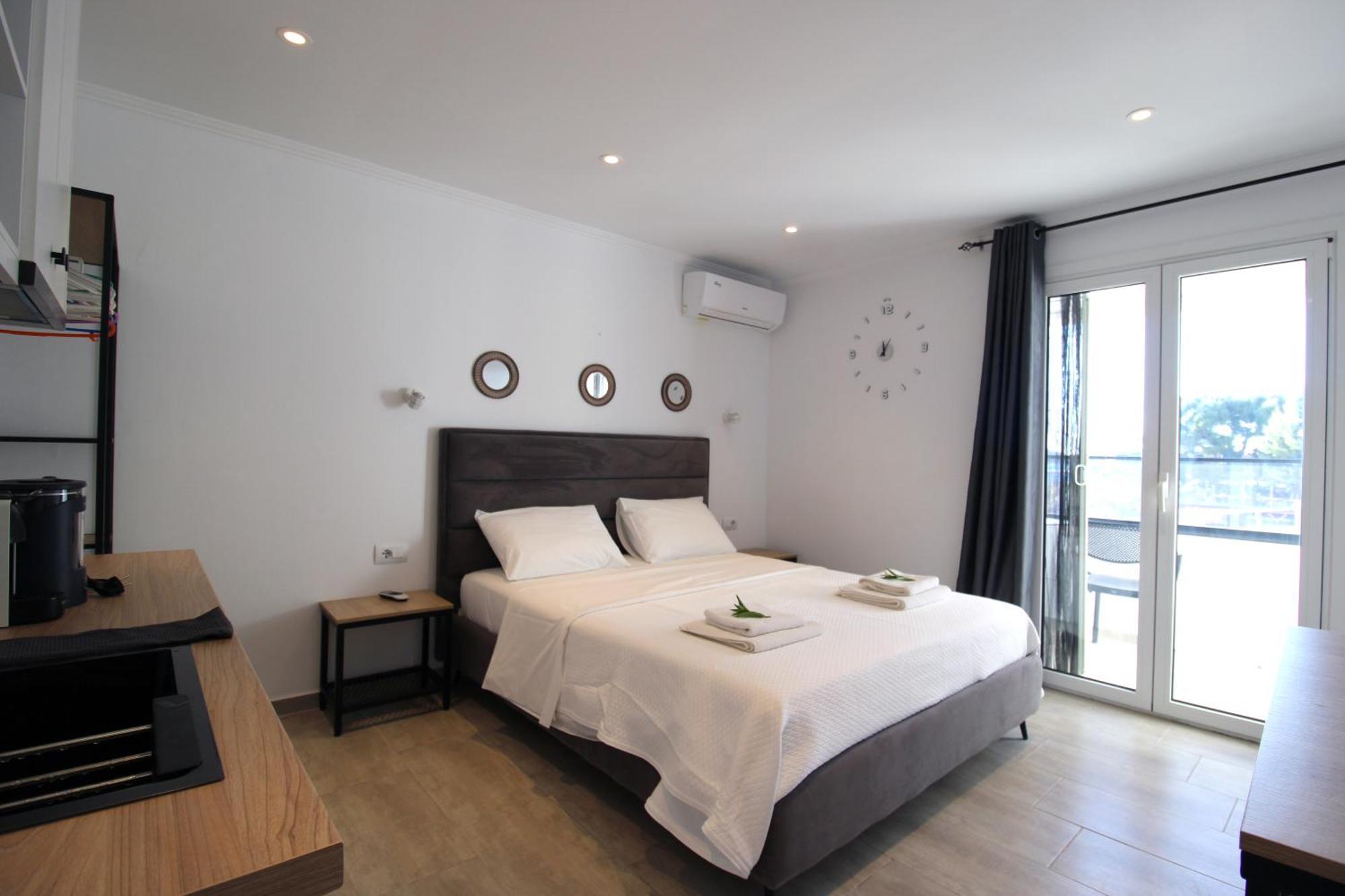 Aparthotel Melina'S Seaside Retreat Ksamil Esterno foto